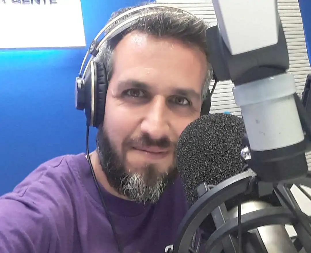 La radio tiene que volver al entretenimiento, al servicio
