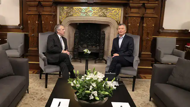 Mauricio Macri y Alberto Fernandez Saludo a Luis Lacalle Pou