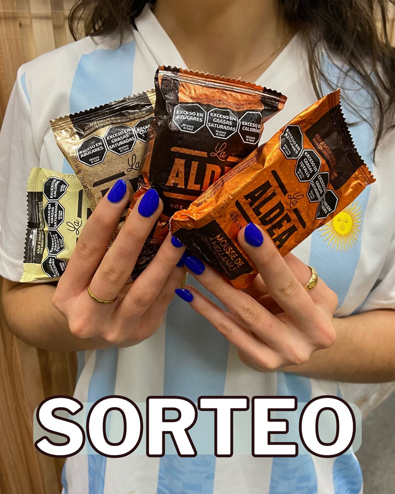 ‼️En este día de la tradición que mejor que sortear DOS CAJAS de ALFAJORES "LA ALDEA"

Para participar tenes que:
1. Seguir a @alfajoreslaaldea 
2. ⁠Seguirnos a nosotros @frecuenciazerofm 
3. ⁠Contarnos cual es tu gusto favorito 

🚨Tenes tiempo hasta el miercoles 12/11

👉🏻El/la ganador/a nos pondremos en contacto para organizar la entrega del premio. Por otro lado, las dos cajas elegidas serán acorde a la disponibilidad.