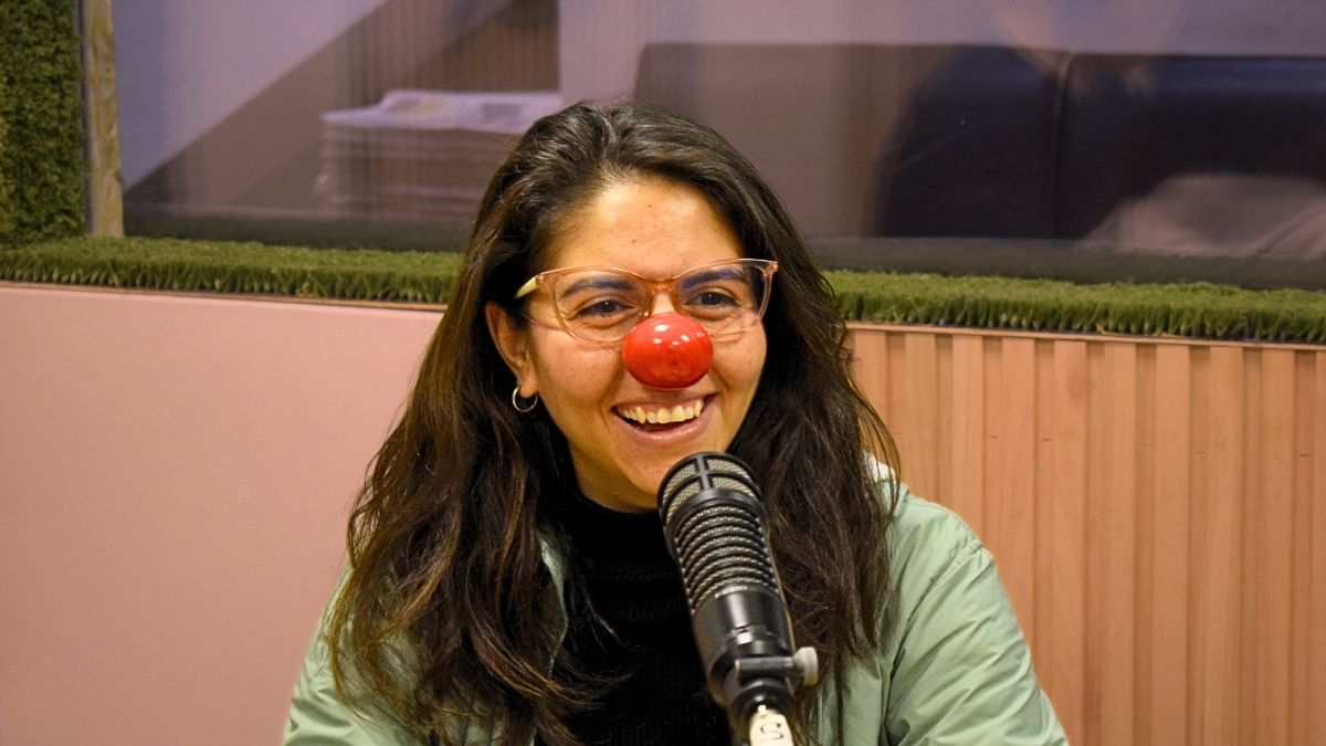 Las narices rojas tiñen de emociones al cemento gris