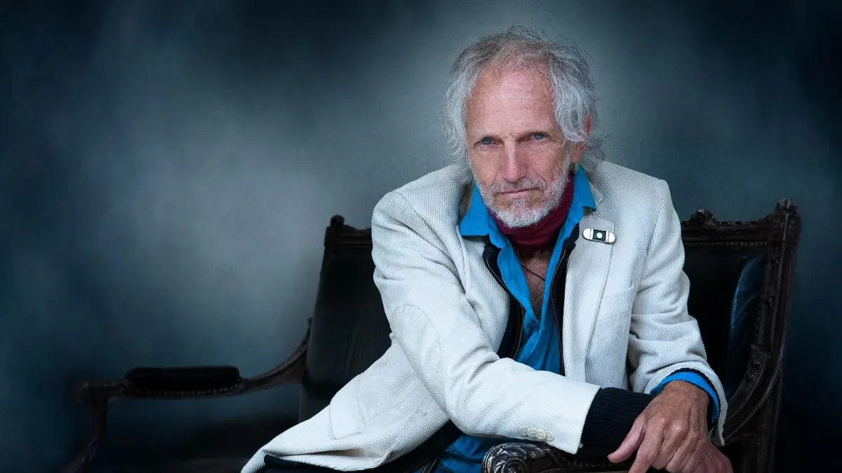 Boy Olmi y su unipersonal en una búsqueda en la que se desnuda frente al público