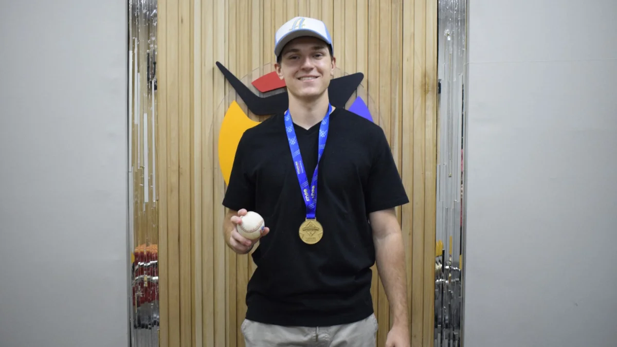 Lucas Uzal y el béisbol que crece a pulmón en la Argentina