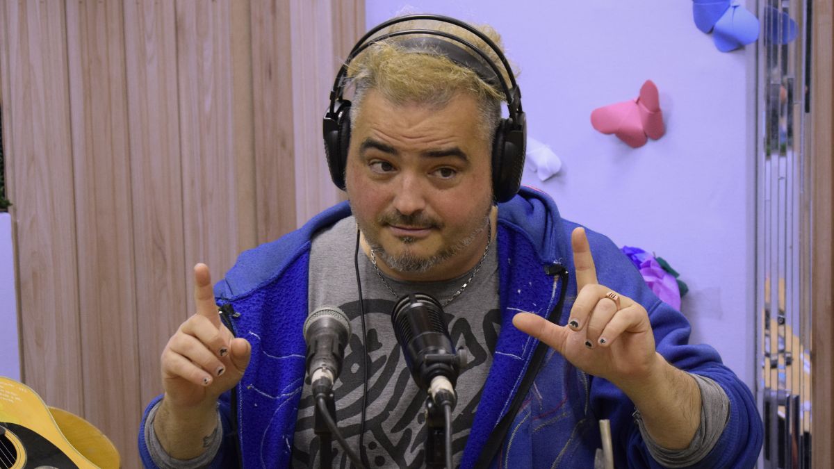 Gabi Biuso presentÓ "Byee", el nuevo disco de Biuso y Los Enviados Especiales