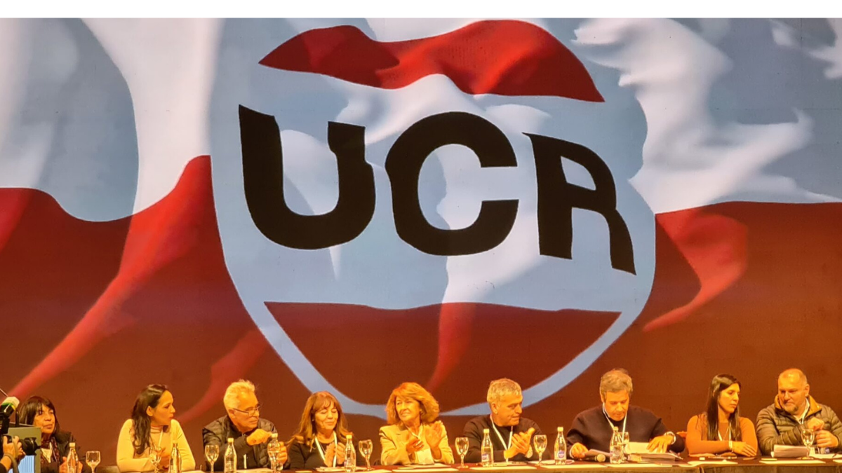 La Convención Nacional de la UCR a la caza de los diputados de De Loredo