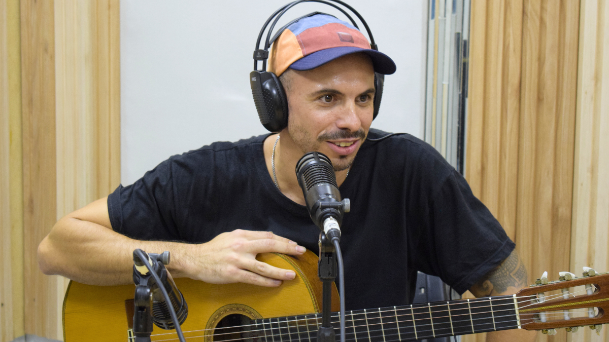 Juano Bossi en acústico en Ponele Rock