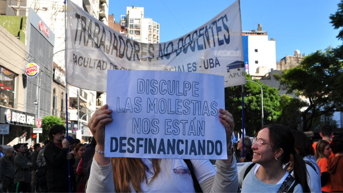 Los docentes universitarios continúan su reclamo por las paritarias