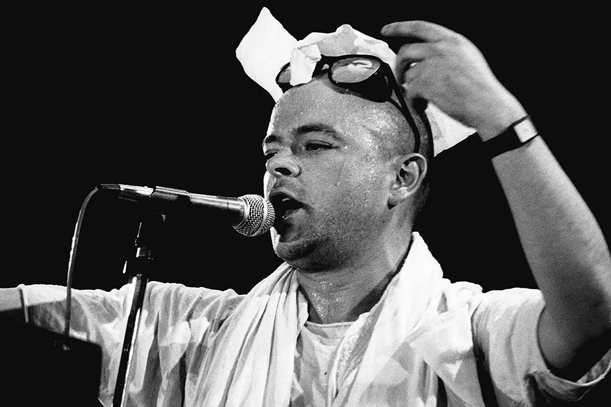 Luca Prodan homenajeado con la impronta de un fogón
