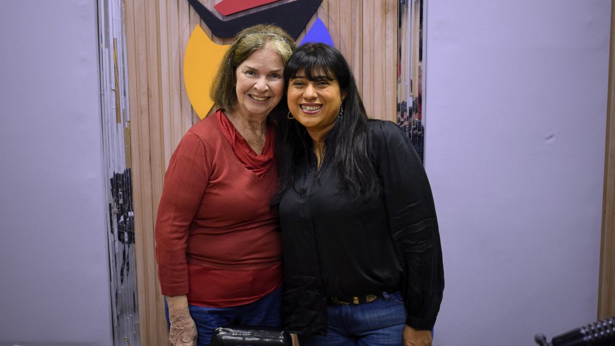 'La señora y la chica del Tótem' por Laura González