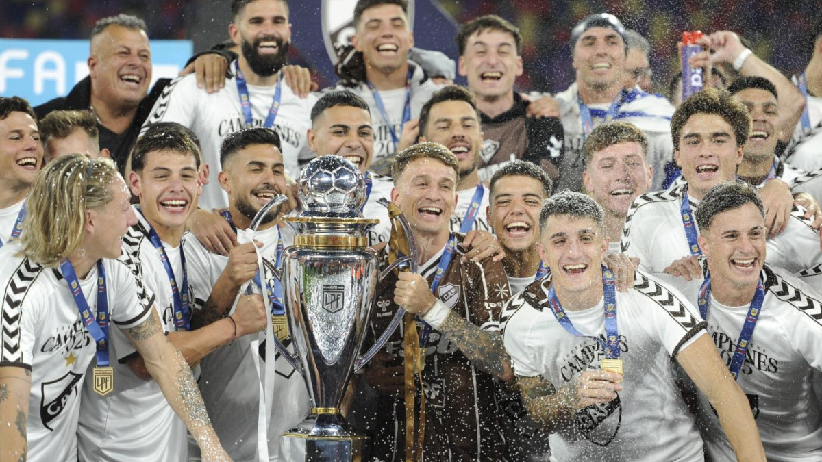Platense es campeón por primera vez en 120 años