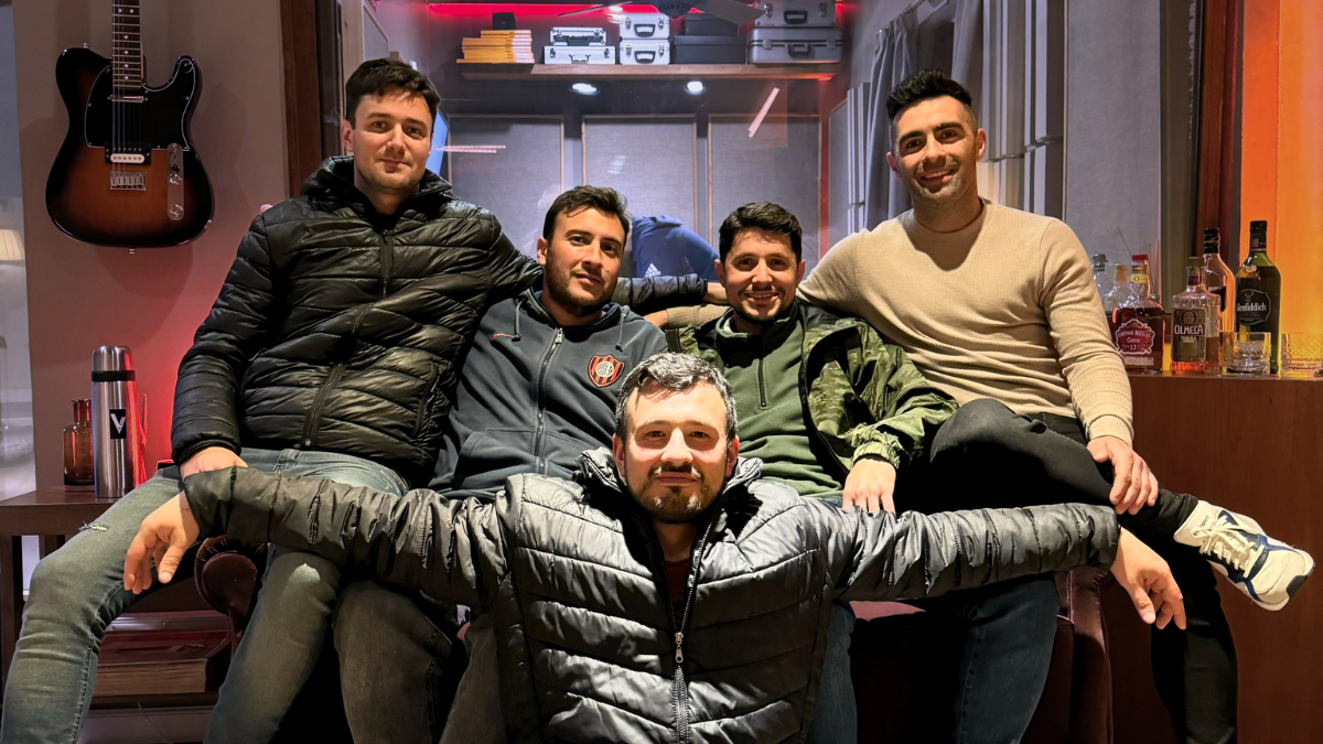 Agustín Ferrari nos cuenta todo sobre La Banda "El Visto", su trayectoria, nuevo disco y su primer tour
